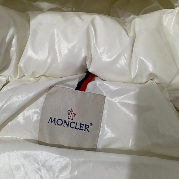 Moncler White Unisex Down Jacket With Hood - Picture 9 of 10
